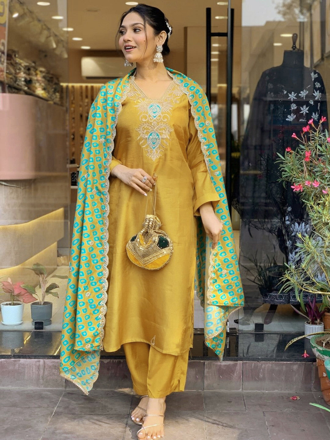 Beautiful Women's Viscous  Kurta With Pant And Cut Work Dupatta